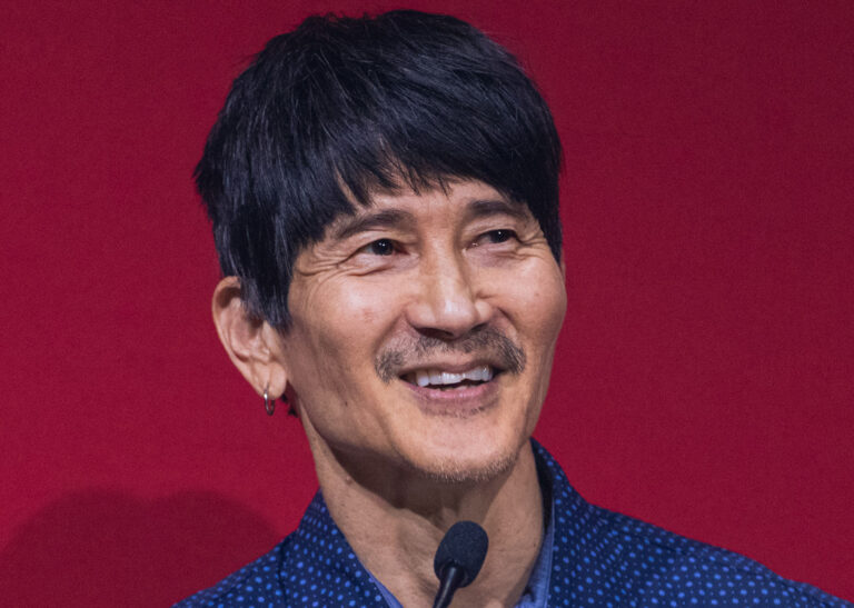 Gregg Araki Filmleri: Çocukluk Çağı İstismarının Psikolojik Etkileri ve Çok Eşlilik